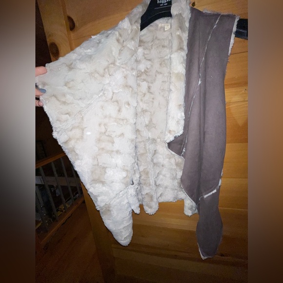 Women’s suede vest. Size medium - Picture 2 of 4